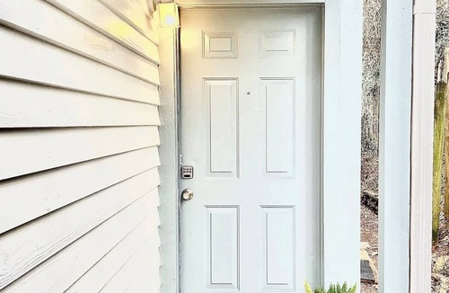 Tallahassee House | Stylish & Comfy Private Bedroom in Townhouse