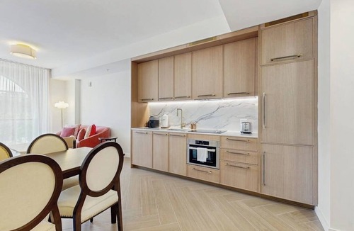 Wynwood Art District Condo | Stylish condo with rooftop pool, balcony & walkable dining