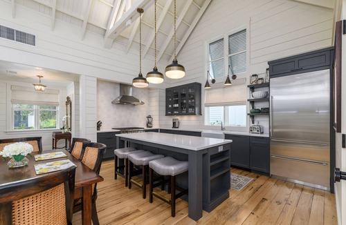 Palmetto Bluff House | Stylish Cottage with brick courtyard + outdoor fireplace