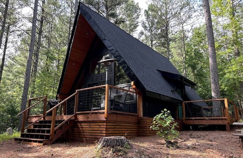 Dahlonega Cabin | Stylish Dog-Friendly A-Frame Retreat with Deck & Fire Pit in Dahlonega, Georgia