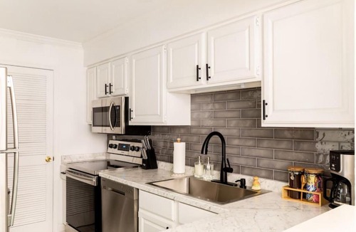 Rutledge Hill Apartment | Stylish Downtown Nashville Condo with Patio & Free Parking