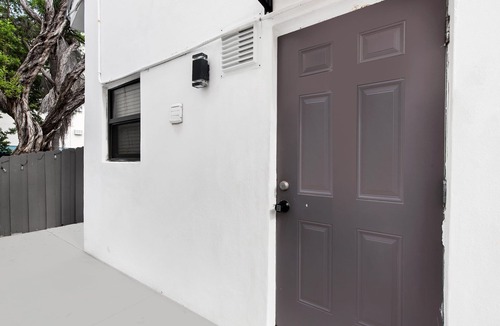 Hollywood Apartment | Stylish Hobe loft cozy beach UNIT #3
