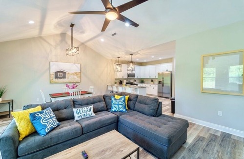 Dothan House | Stylish & Modern Dothan Getaway Mins to Downtown!