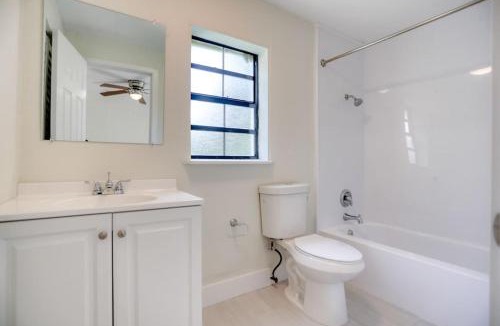 Southwest Coconut Grove House | Stylish, Modern with a splash of Glam! Upscale 4-3 In Historic Coconut Grove