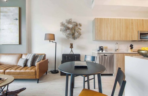 Northeast Miami Condo | Stylish Penthouse 1 Bdrm Condo Great Views