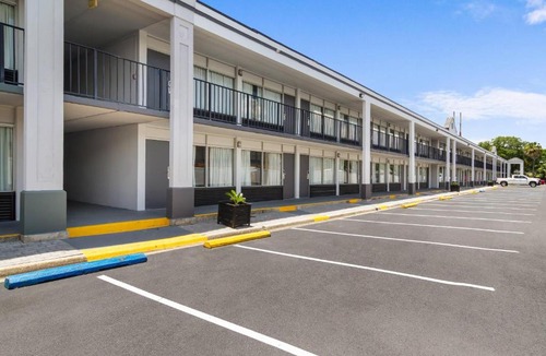 Orange Park Hotel | Suburban Studios Orange Park - Jacksonville near Naval Air Station