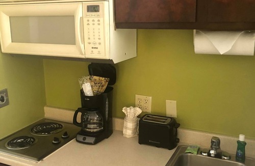 Tallahassee Hotel | Suburban Studios Tallahassee near University