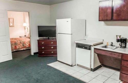 Tallahassee Hotel | Suburban Studios Tallahassee near University