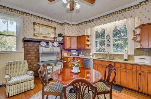 Aiken Apartment | Suite #5 Charming Boutique Suite w/Two Twin Beds
