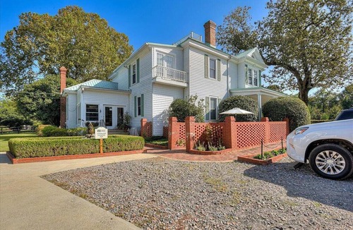Aiken Apartment | Suite #5 Charming Boutique Suite w/Two Twin Beds