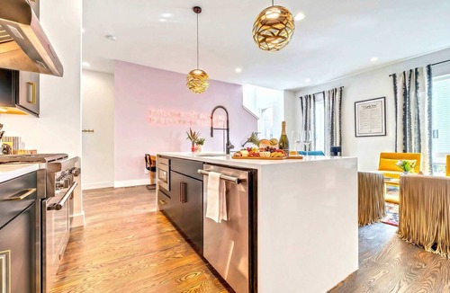 Katie Hill Neighborhood House | Summer double rooftops, hot tubs, skyline views near Broadway & Nissan Stadium