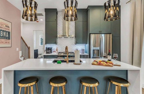 South Nashville House | Summer rooftop deck, game room, skyline views near Broadway & Geodis Park