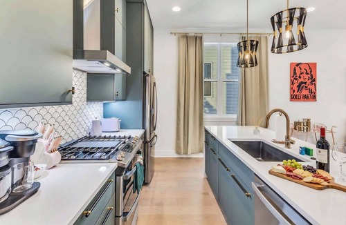 South Nashville House | Summer rooftop deck, game room, skyline views near Broadway & Geodis Park