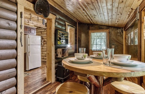 Sevierville Cabin | Summer Sale! Rustic Romance Classic American Cabin Vibes!