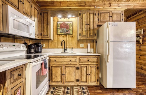 Sevierville Cabin | Summer Sale! Rustic Romance Classic American Cabin Vibes!