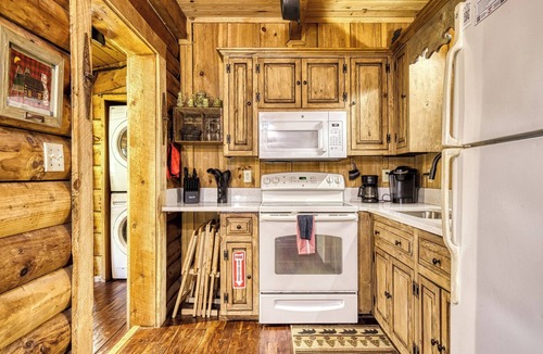 Sevierville Cabin | Summer Sale! Rustic Romance Classic American Cabin Vibes!