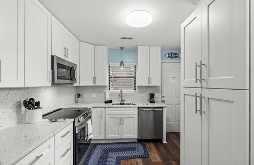 Crescent Beach Condo | Summer Times #4 - 2 Bedroom Located Close To The Beach