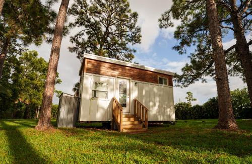 Hunt Club Apartment | Summer Tiny House