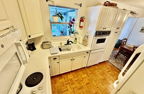 Arlington Park House | Sun & Splash Retreat Minutes to Beach + Downtown