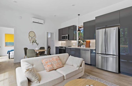 Young Harris House | Sunbeam | Cozy Deck + Hot Tub/Sauna Access + Dogs