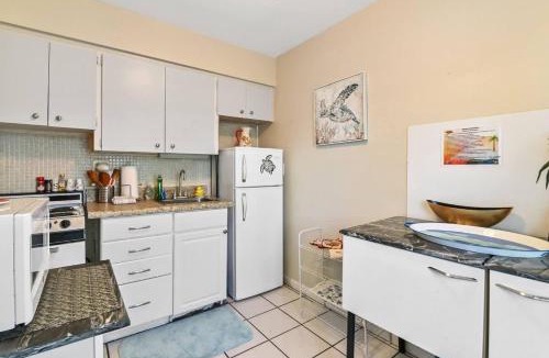Deerfield Beach House | Sunny Beach Studio walk to beach
