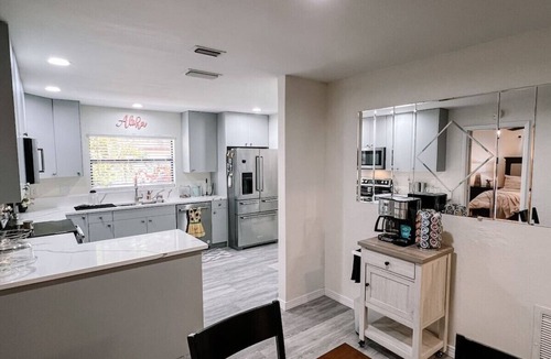Pinecraft House | Sunny Comfort Near Beaches & Legacy Trail