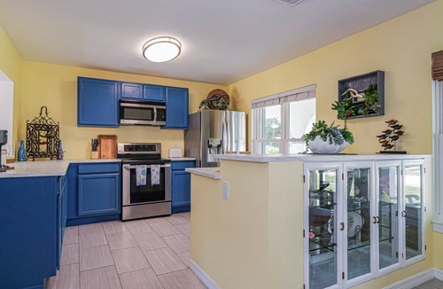 Sebastian Highlands House | Sunny Days Retreat, . 5 miles to beach, Fishing, 90min to Disney. Pet friendly
