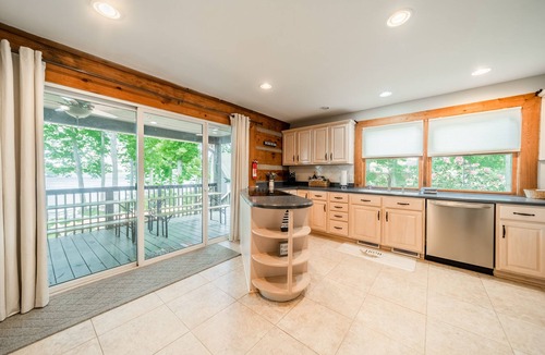 Denver House | Sunny Daze by SoCharm | Hot Tub | Fire Pit | Dock | Great Views