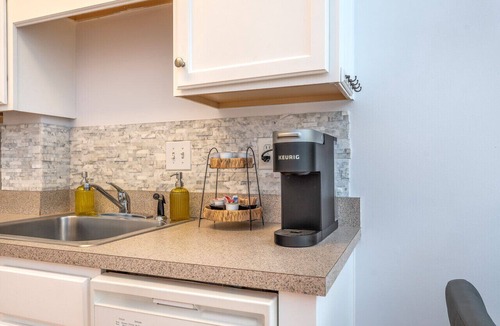 Concord Condo | Sunny Daze · Sunny Daze- Chic condo close to NASCAR