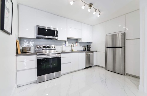 Sunny Isles Beach Apartment | Sunny Isles Beach, 2Bed Condo 3min Walk To Beach
