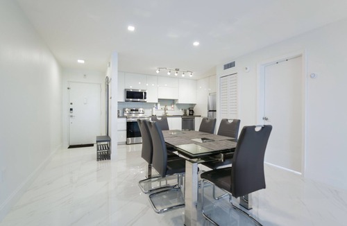 Sunny Isles Beach Apartment | Sunny Isles Beach, 2Bed Condo 3min Walk To Beach