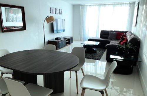 Sunny Isles Beach Apartment | Sunny Isles Condo Resort 14th floor Intracoastal view!