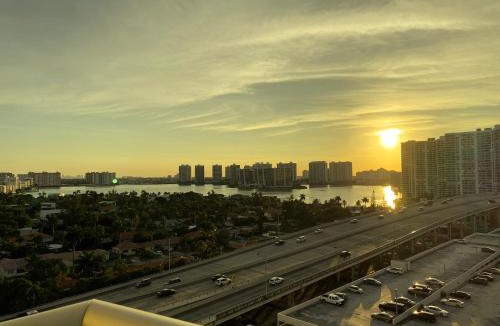 Sunny Isles Beach Apartment | Sunny Isles Condo Resort 14th floor Intracoastal view!