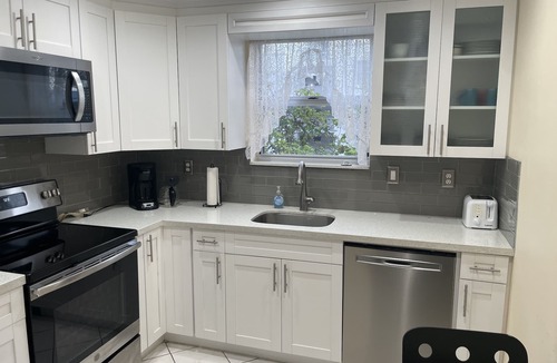 Sunny Isles Beach Condo | Sunny Isles condo w/pool, parking, — 1 1/2 blocks to the beach