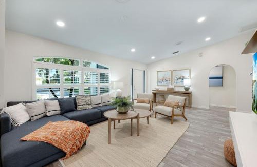 Willoughby Acres House | Sunny Naples Escape-Pool Hot Tub-9 min to beach
