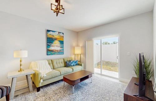 Englewood East House | Sunny Shores