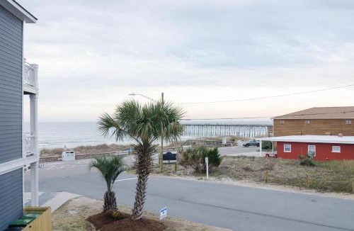Kure Beach House | Sunny Vacations Villa by Bryant Real Estate