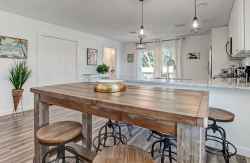 Vilano Beach House | Sunnyside Close to Ocean & Historic St Augustine Pool Home for 10