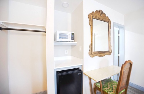 Le Barons Of Titusville Hotel | Sunrise Inn by OYO Titusville FL