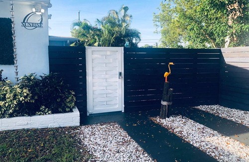 Royal Poinciana Condo | Sunrise @The Oasis in Hollywood, FL (2 miles to the beach)
