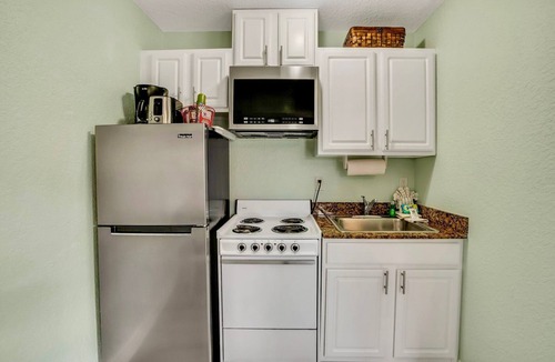 Redington Beach Condo | Sunset Corner - Beach View & Heated Pool!