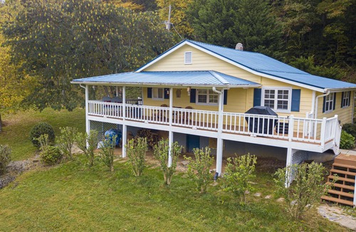 Hayesville Cabin | SUNSET COTTAGE: 1 BR, 1 BA Cabin or Bungalow in Hayesville, Sleeps 4