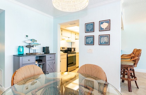 Bradenton Beach House | Sunset Terrace 108 Gulf Front 2/2 Pool Condo