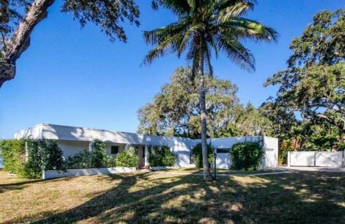 Indian Beach Sapphire Shores House | Sunsetter on Sapphire Shores