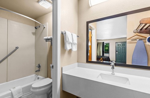 Acworth Hotel | Super 8 by Wyndham Acworth/Atlanta Area