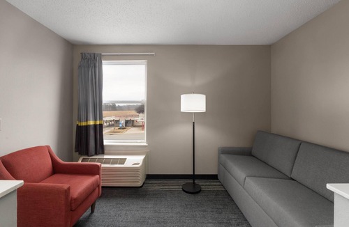 Graysville Hotel | Super 8 by Wyndham Chattanooga East/Hamilton Place