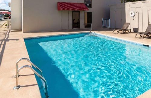 Myrtle Beach Hotel | Super 8 by Wyndham Myrtle Beach/Market Common Area
