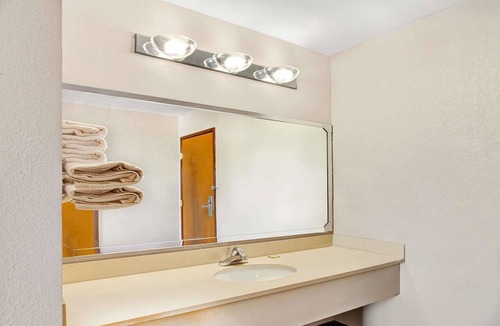 West Memphis Hotel | Super 8 by Wyndham West Memphis