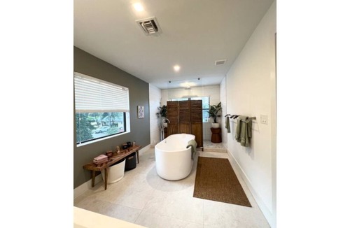 Edgewood Villa | Super stylish 4 Bedrooms 4 baths Villa with a pool