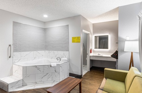 Helen Hotel | SureStay Hotel by Best Western Helen Downtown